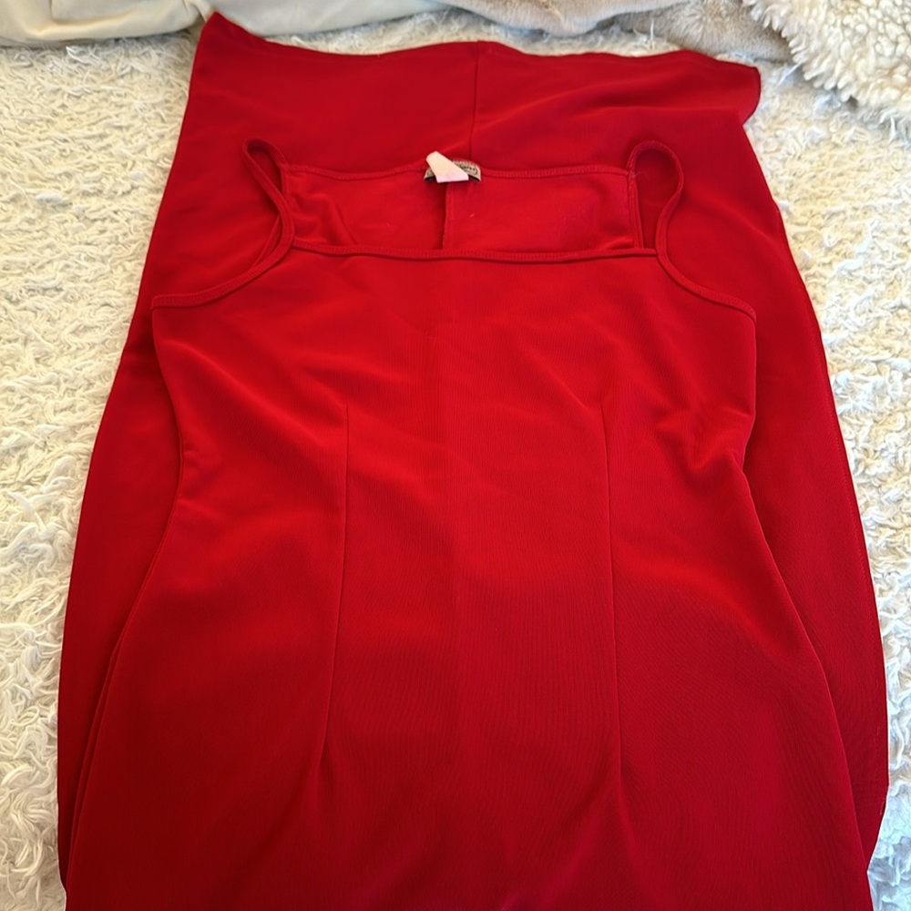 RED LONG DRESS - Picture 3 of 3